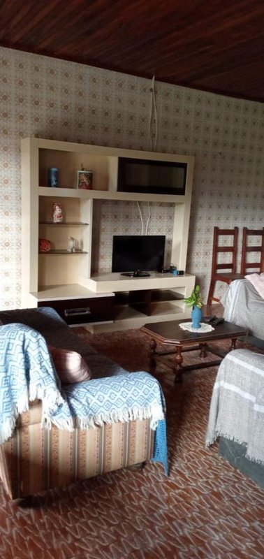 Casa com 3 quartos, garagem fechada e edícula. Documentos em ordem, pode Financiar com BCO Rua Irai Capão da Canoa - 