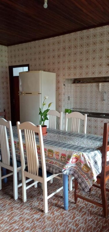 Casa com 3 quartos, garagem fechada e edícula. Documentos em ordem, pode Financiar com BCO Rua Irai Capão da Canoa - 