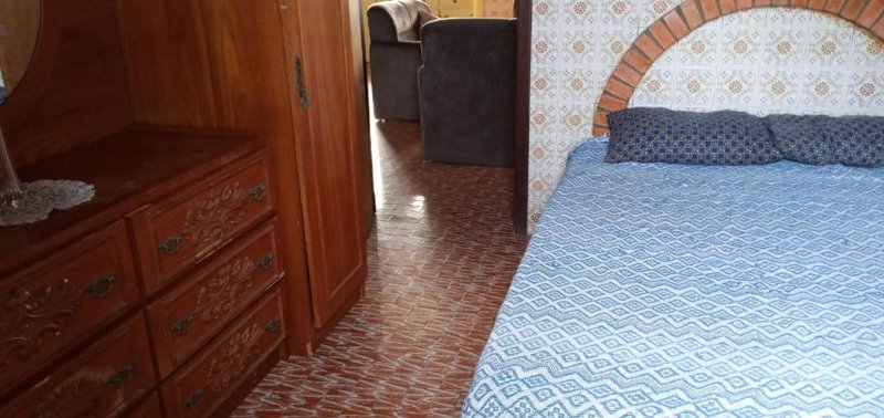 Casa com 3 quartos, garagem fechada e edícula. Documentos em ordem, pode Financiar com BCO Rua Irai Capão da Canoa - 