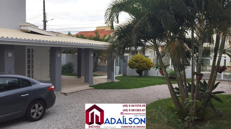 Casa com 3 Quartos e 3 suítes à Venda, 220 m² de área construída  Por R$950.000  Florianópolis - 