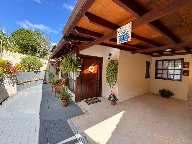 Excelente casa no Sitio São Luiz R$ 850.000,00  Nova Friburgo - 