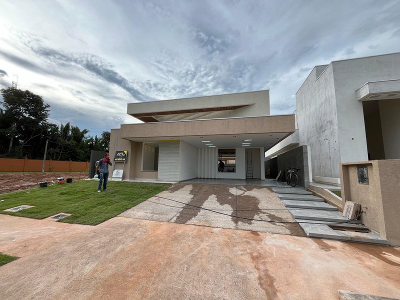 Casa com 3 Suítes e Piscina em Condomínio Fechado Rua das Araras Porto Velho - 