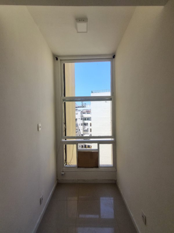 Oportunidade Imperdível: Apartamento a 1 Quadra da Praia de Copacabana Avenida Nossa Senhora de Copacabana Rio de Janeiro - 