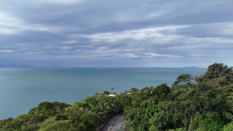 TERRENO ESPETACULAR NA PACOÍBA – ILHABELA SP – 10.000M2 - Agende já sua visita! Avenida Engenheiro Martinho Storace Ilhabela - 