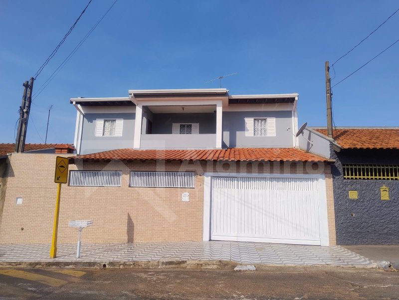JARDIM OLÍMPICO - SOBRADO 03 DORM. SENDO 01 SUÍTE  Bauru - 