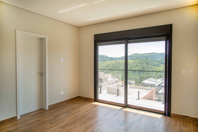 LINDA CASA: Al. Da Serenidade No. 366 – Q11 L03  – RESIDENCIAL ITAHYE 2 - Santana de Parnaíba - 