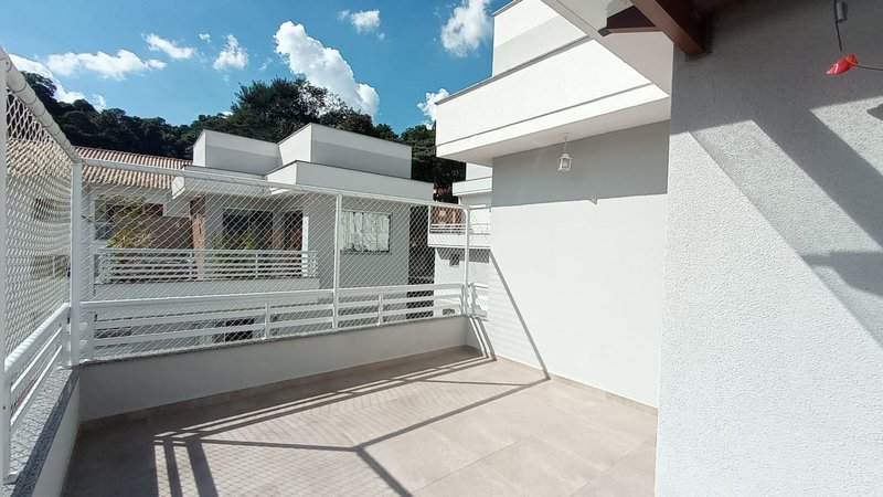 Casa com 3 dormitórios à venda, 97,85 m² por R$ 810.000,00- Santa Elisa - Nova Friburgo/RJ Rua Comendador José Mastrângelo Nova Friburgo - 
