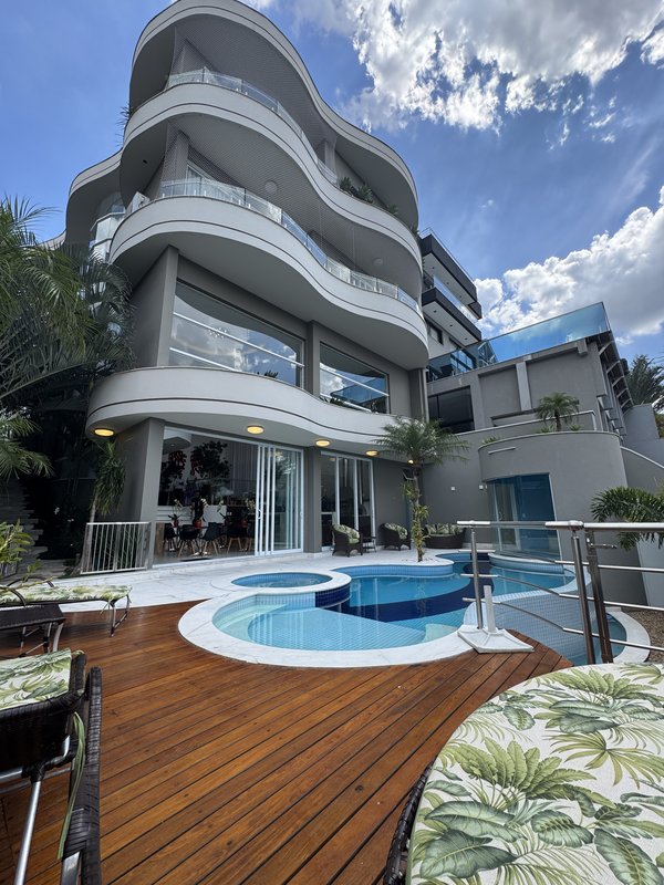 MANSÃO CINEMATOGRÁFICA À VENDA NO CONDOMINIO SWISS PARK - SBC 09820-680 São Bernardo do Campo - 