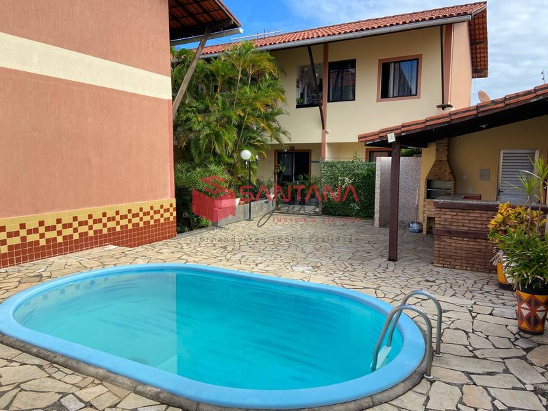 Casa em condomínio com 2 suítes (INDISPONÍVEL) Rua Ana C B Dias Lauro de Freitas - 