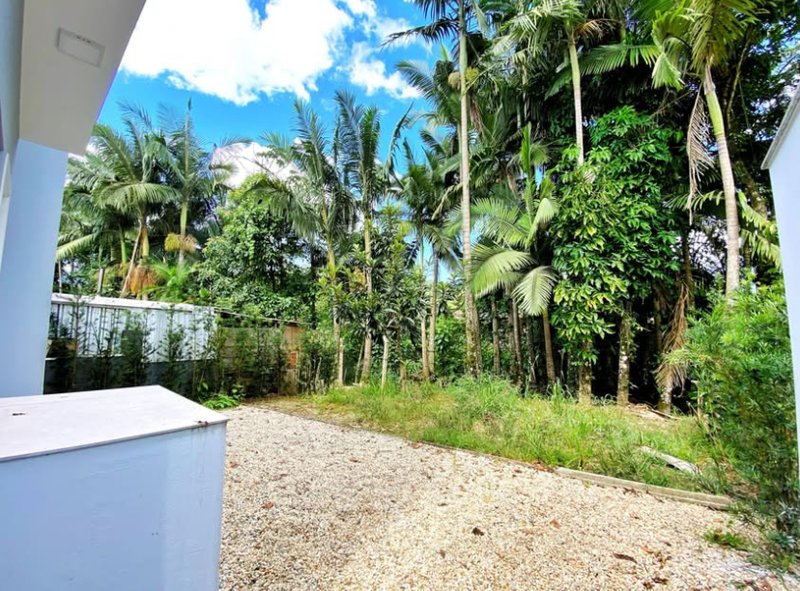 SOBRADO COM 1 SUÍTE MAIS 2 DORMITÓRIOS NO CENTRO DA GUABIRUBA - Guabiruba - 