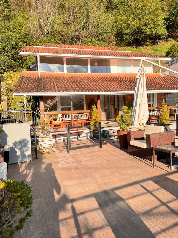 Casa com 4 dormitórios à venda, 260 m² por R$ 1.470.000 - Cascatinha - Nova Friburgo/RJ - Nova Friburgo - 