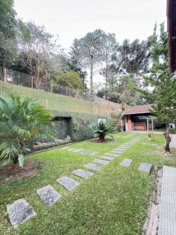 Casa  c/4 dormitórios à venda, 544 m² por R$ 2.200.000- Parque São Clemente- Nova Friburgo - Nova Friburgo - 