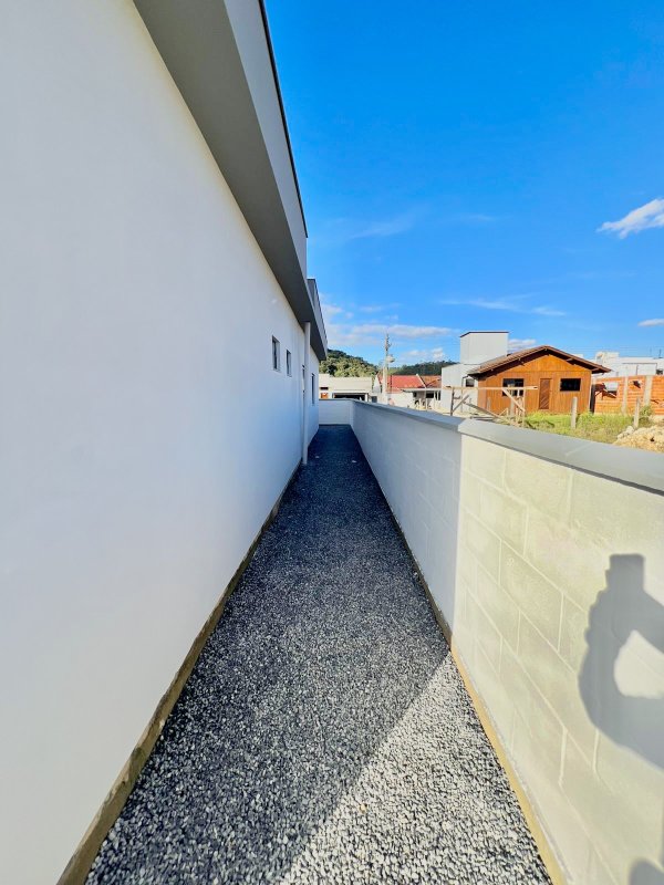 CASA COM 1 SUÍTE MAIS 2 DORMITÓRIOS NA POMERÂNIA - Guabiruba - 