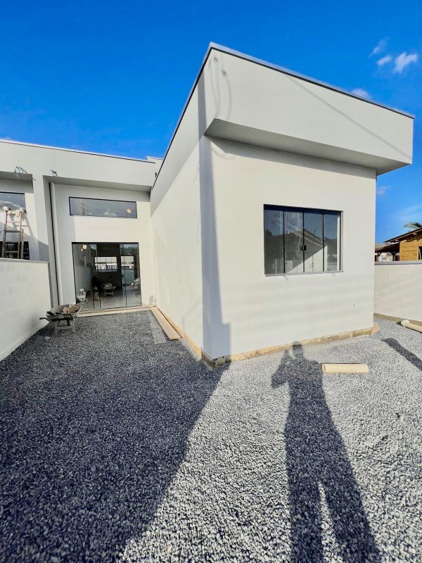 CASA COM 1 SUÍTE MAIS 2 DORMITÓRIOS NA POMERÂNIA - Guabiruba - 