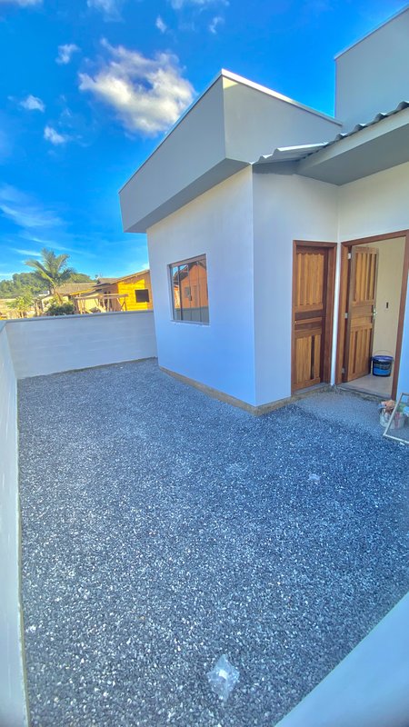 CASA COM 1 SUÍTE MAIS 2 DORMITÓRIOS NA POMERÂNIA - Guabiruba - 