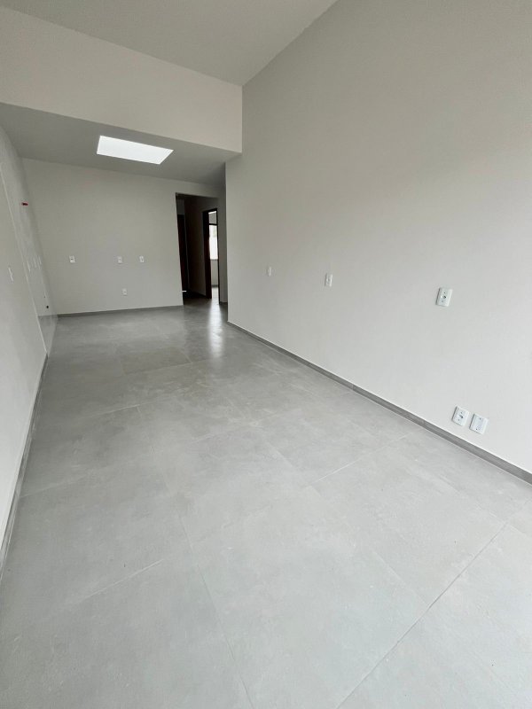 CASA COM 1 SUÍTE MAIS 2 DORMITÓRIOS NA VOLTA GRANDE - Brusque - 