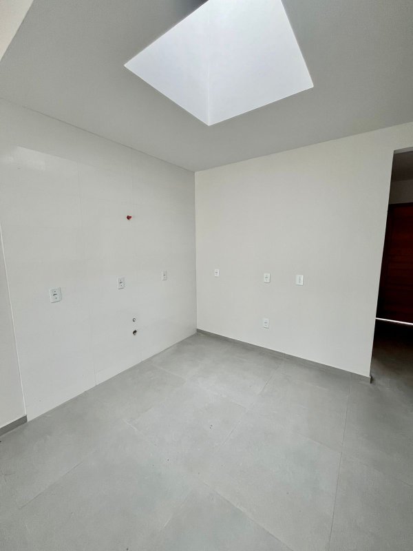 CASA COM 1 SUÍTE MAIS 2 DORMITÓRIOS NA VOLTA GRANDE - Brusque - 