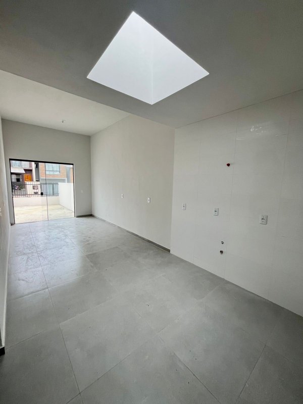 CASA COM 1 SUÍTE MAIS 2 DORMITÓRIOS NA VOLTA GRANDE - Brusque - 