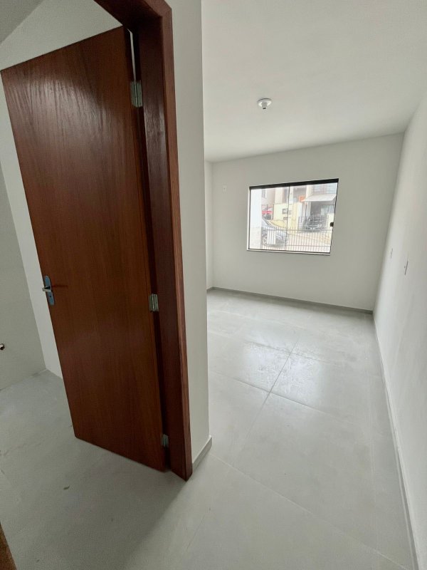 CASA COM 1 SUÍTE MAIS 2 DORMITÓRIOS NA VOLTA GRANDE - Brusque - 