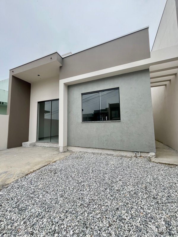 CASA COM 1 SUÍTE MAIS 2 DORMITÓRIOS NA VOLTA GRANDE - Brusque - 