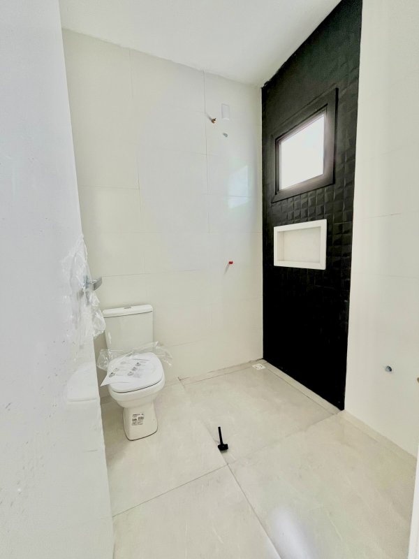 CASA COM 1 SUÍTE MAIS 2 DORMITÓRIOS NO CENTRO DA GUABIRUBA - Guabiruba - 