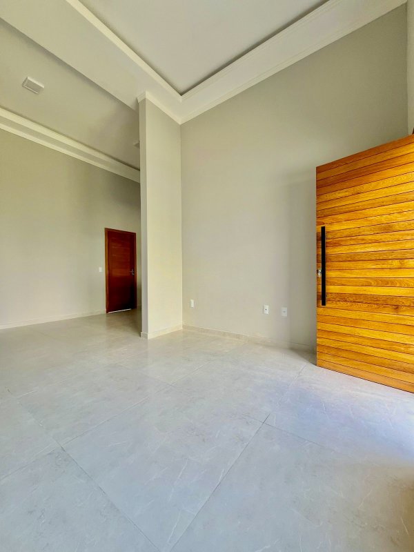 CASA COM 1 SUÍTE MAIS 2 DORMITÓRIOS NO CENTRO DA GUABIRUBA - Guabiruba - 