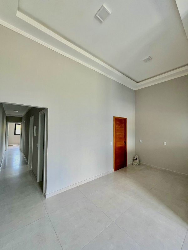 CASA COM 1 SUÍTE MAIS 2 DORMITÓRIOS NO CENTRO DA GUABIRUBA - Guabiruba - 
