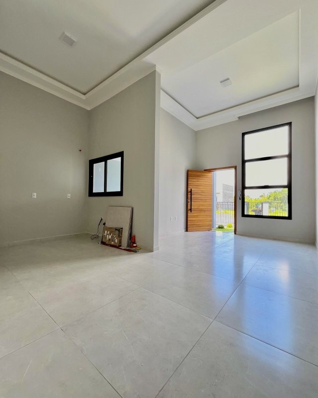 CASA COM 1 SUÍTE MAIS 2 DORMITÓRIOS NO CENTRO DA GUABIRUBA - Guabiruba - 
