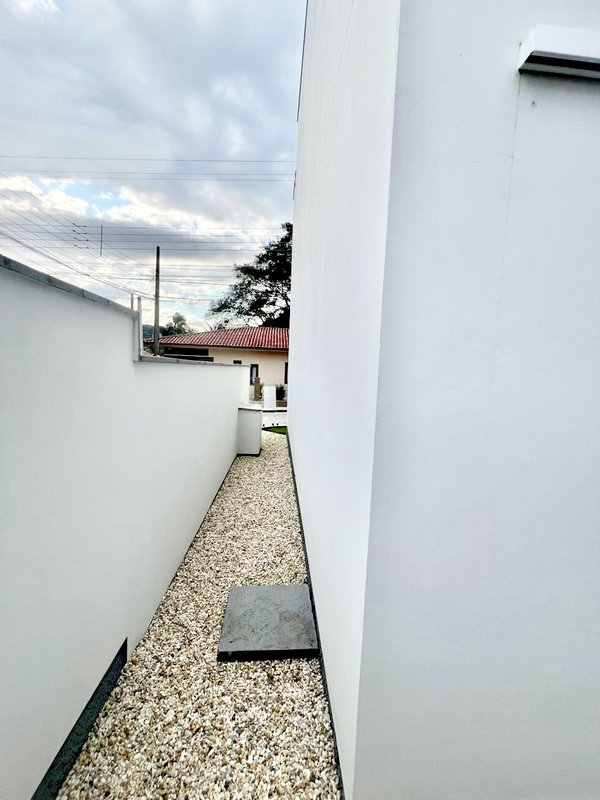 SOBRADO COM 2 SUÍTES NA ÁGUAS CLARAS - Brusque - 