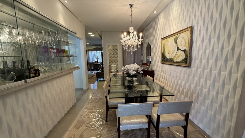 Linda casa com três suítes Rua Mário Carrato Campo Grande - 