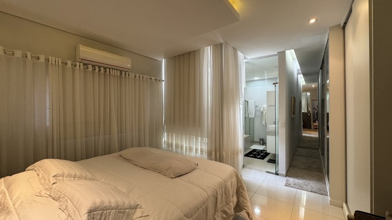 Linda casa com três suítes Rua Mário Carrato Campo Grande - 