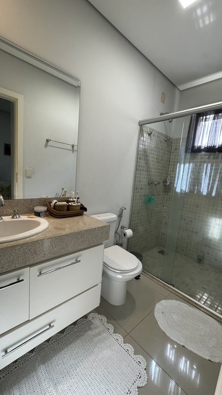 Linda casa com três suítes Rua Mário Carrato Campo Grande - 