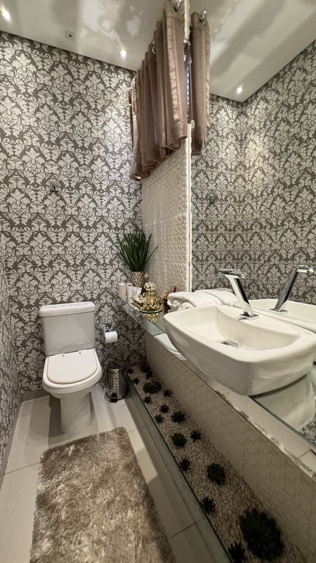 Linda casa com três suítes Rua Mário Carrato Campo Grande - 