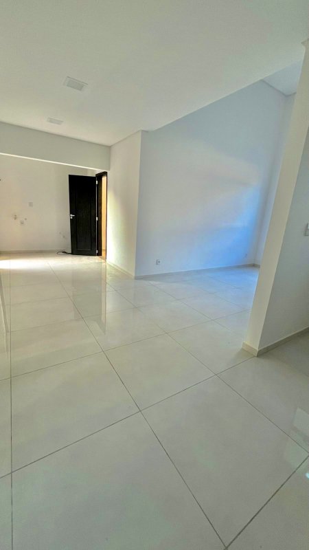 CASA COM 1 SUÍTE MAIS 2 DORMITÓRIOS NA GUABIRUBA SUL - Guabiruba - 