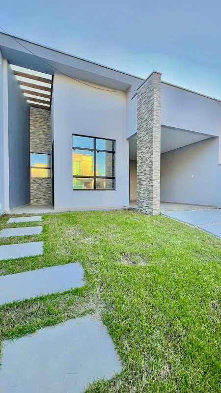 CASA COM 1 SUÍTE MAIS 2 DORMITÓRIOS NA GUABIRUBA SUL - Guabiruba - 
