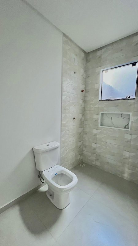 CASA COM 1 SUÍTE MAIS 2 DORMITÓRIOS NA GUABIRUBA SUL - Guabiruba - 