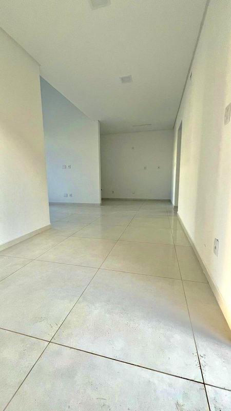 CASA COM 1 SUÍTE MAIS 2 DORMITÓRIOS NA GUABIRUBA SUL - Guabiruba - 
