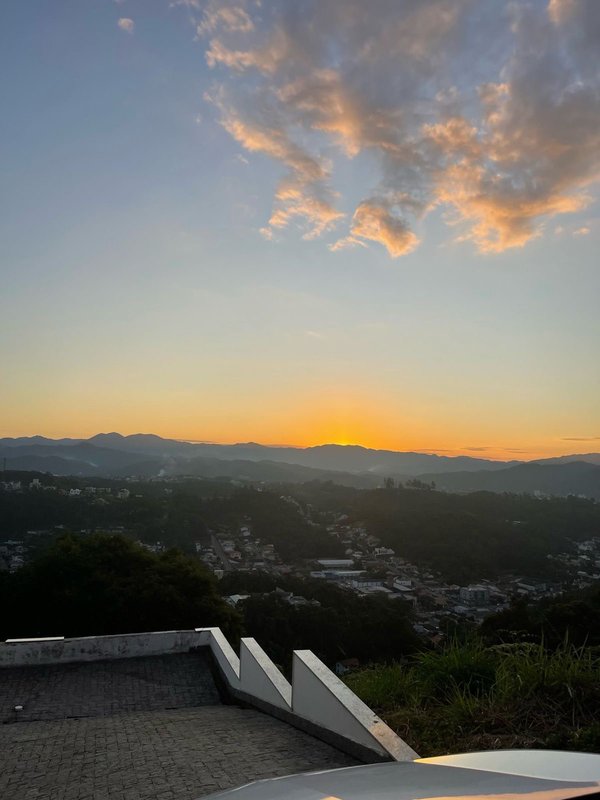 TERRENO COM PROJETO PARA CONSTRUIR EM CONDOMÍNIO FECHADO NO SAN GENARO, PRIMEIRO DE MAIO - Brusque - 