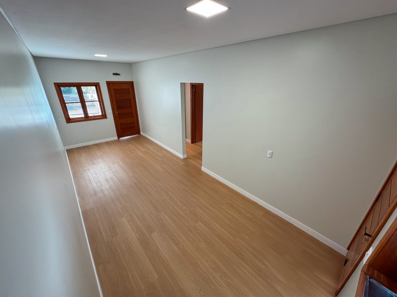 CASA COM 1 SUÍTE MAIS 2 DORMITÓRIOS NA NOVA BRASÍLIA - Brusque - 