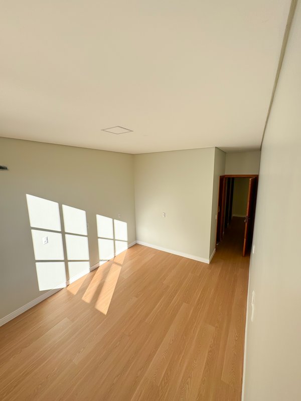 CASA COM 1 SUÍTE MAIS 2 DORMITÓRIOS NA NOVA BRASÍLIA - Brusque - 