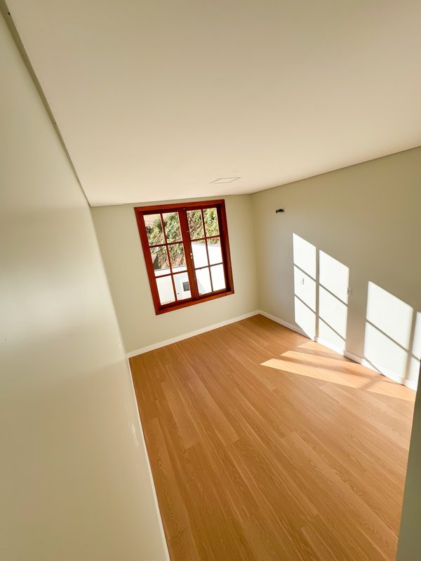 CASA COM 1 SUÍTE MAIS 2 DORMITÓRIOS NA NOVA BRASÍLIA - Brusque - 
