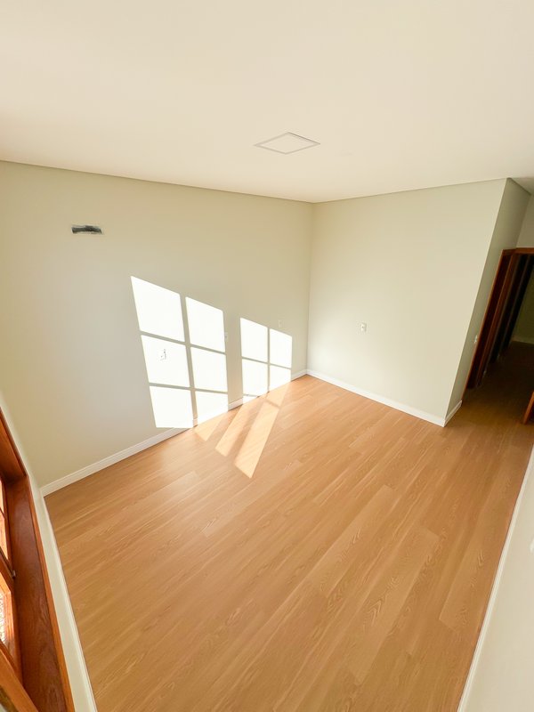 CASA COM 1 SUÍTE MAIS 2 DORMITÓRIOS NA NOVA BRASÍLIA - Brusque - 