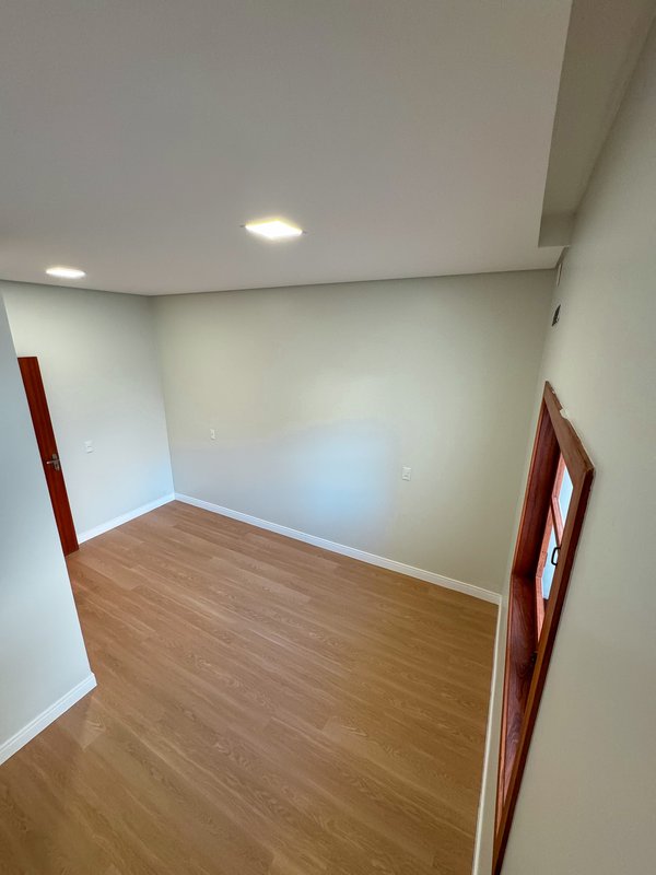 CASA COM 1 SUÍTE MAIS 2 DORMITÓRIOS NA NOVA BRASÍLIA - Brusque - 