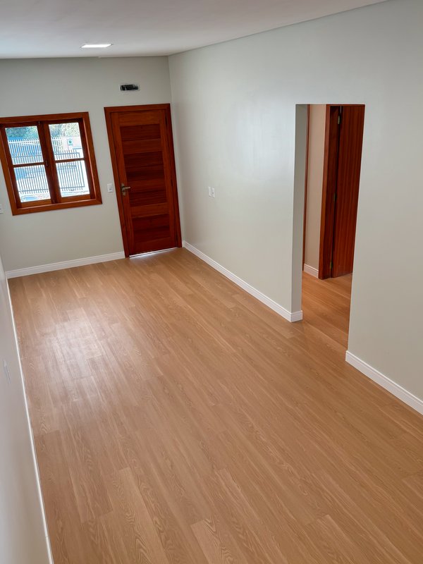 CASA COM 1 SUÍTE MAIS 2 DORMITÓRIOS NA NOVA BRASÍLIA - Brusque - 