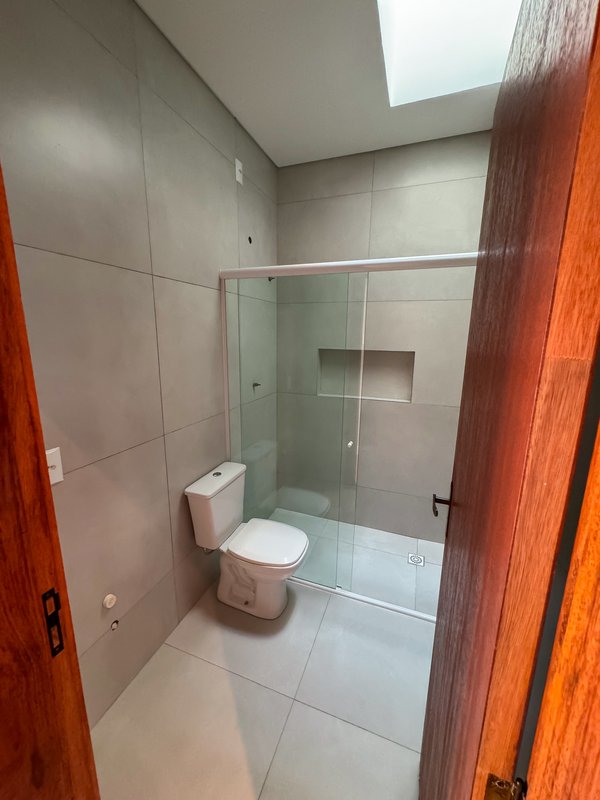 CASA COM 1 SUÍTE MAIS 2 DORMITÓRIOS NA NOVA BRASÍLIA - Brusque - 