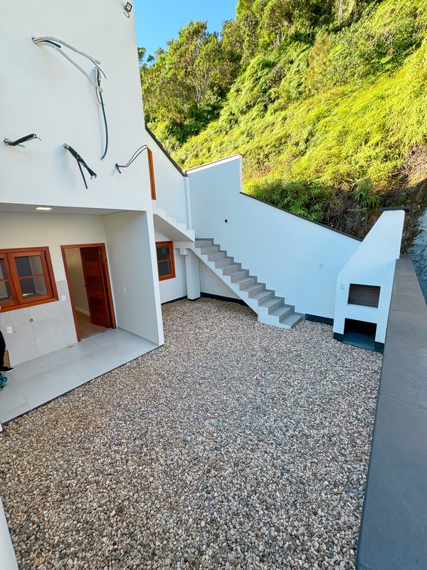 CASA COM 1 SUÍTE MAIS 2 DORMITÓRIOS NA NOVA BRASÍLIA - Brusque - 