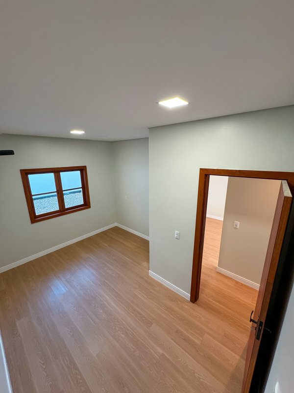 CASA COM 1 SUÍTE MAIS 2 DORMITÓRIOS NA NOVA BRASÍLIA - Brusque - 