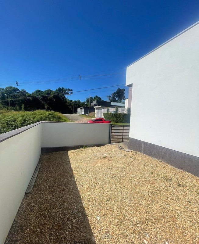 CASA COM 1 SUÍTE MAIS 2 DORMITÓRIOS NA PRIMEIRO DE MAIO - Brusque - 