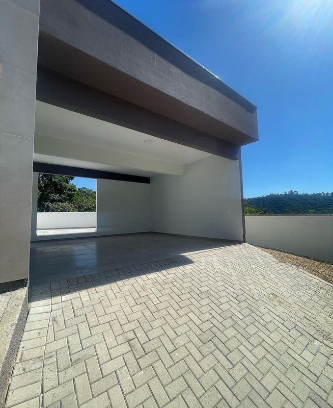 CASA COM 1 SUÍTE MAIS 2 DORMITÓRIOS NA PRIMEIRO DE MAIO - Brusque - 
