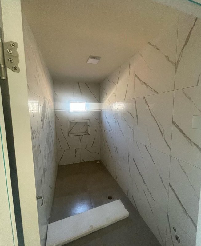 CASA COM 1 SUÍTE MAIS 2 DORMITÓRIOS NA PRIMEIRO DE MAIO - Brusque - 